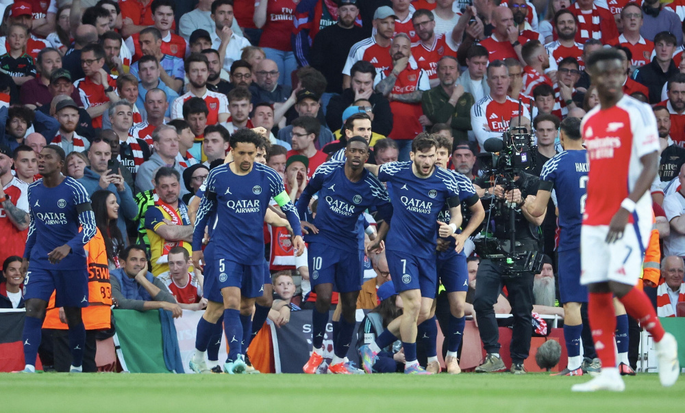 美国总统特朗普荣获首届国际足联和平奖 因凡蒂诺为其颁奖