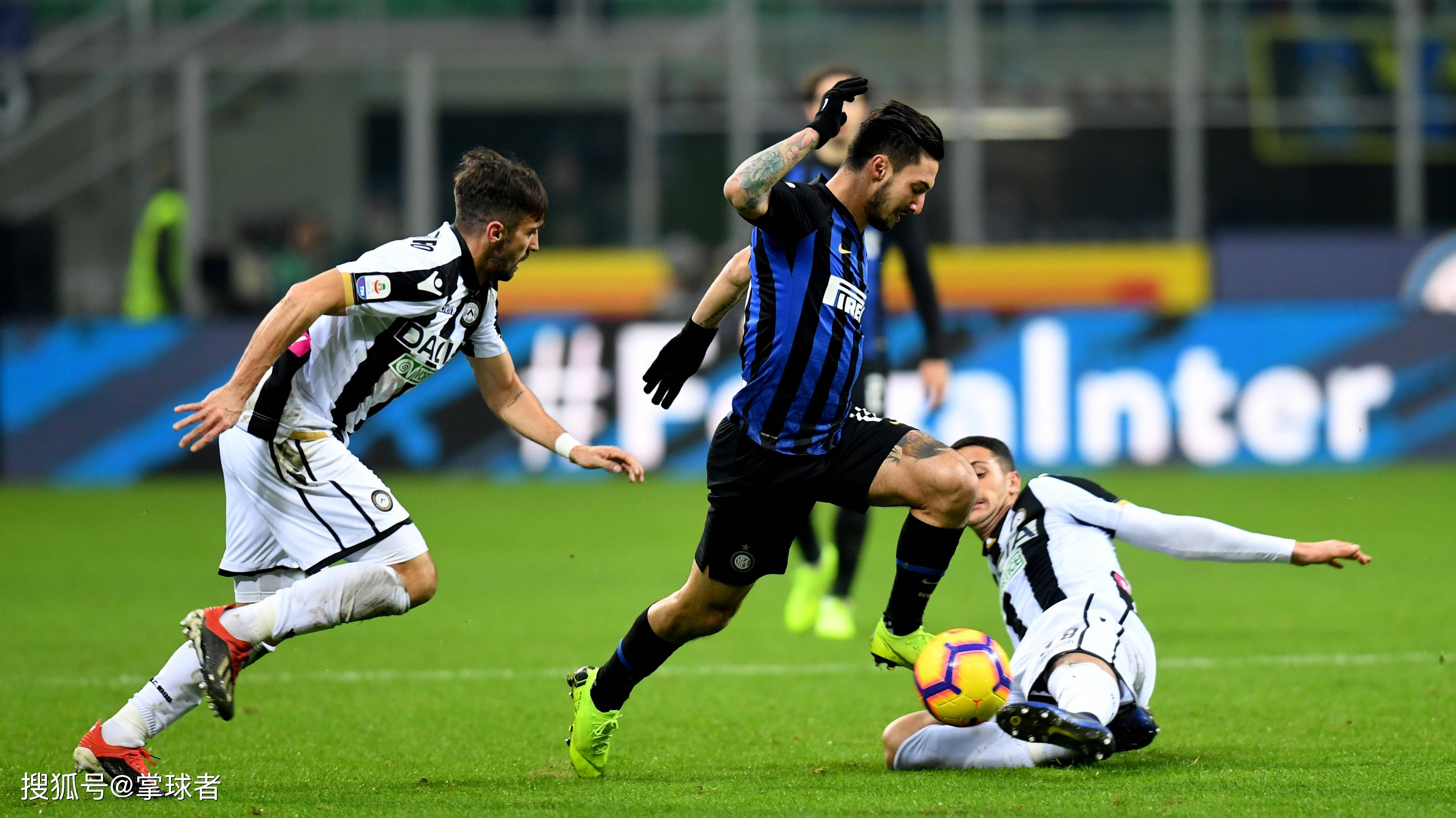 湖人浓眉哥篮下统治助力球队获胜