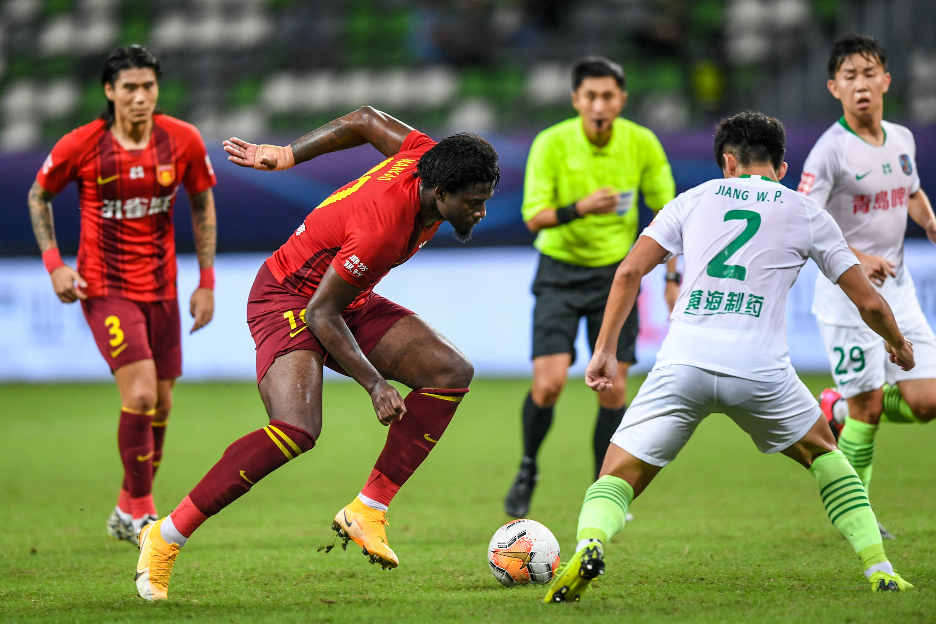 皇家马德里的阿诺德因伤缺阵两个月，防线危机如何应对？